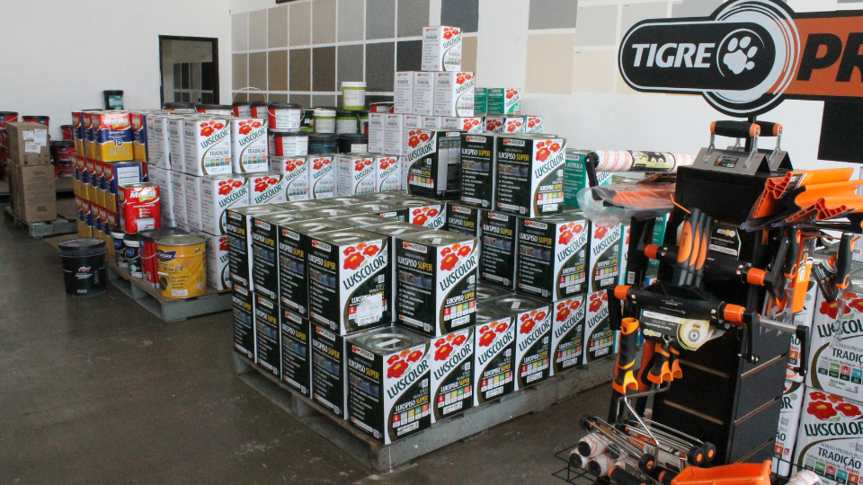 INTERIOR LOJA VAI XORA TINTAS BADY BASSIT